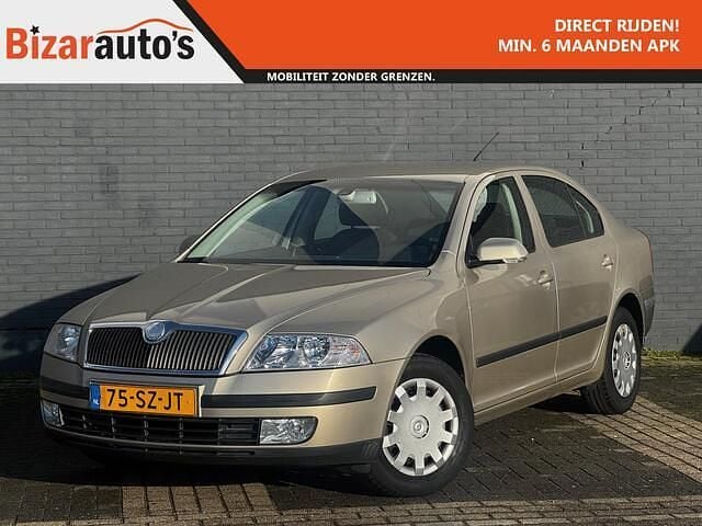 Beige (metallic) Occasion 2006 Skoda Octavia Elegance Hatchback | € 2.750 (Eerlijke prijs) - Afbeelding 1/4