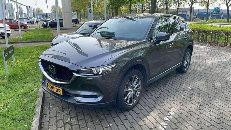 Grijs, metallic lak Gebruikt 2020 Mazda CX-5 Signature SUV | € 31.950 (Eerlijke prijs) - Afbeelding 1/3
