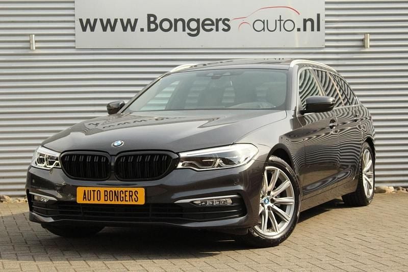 Grijs, metallic lak Occasion 2018 BMW 520 Executive Stationwagen | € 27.950 (Eerlijke prijs) - Afbeelding 1/4