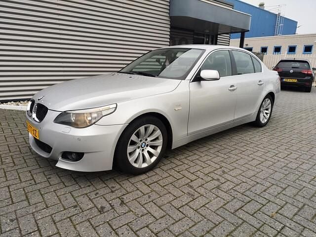 Grijs Gebruikt 2007 BMW 525 Executive Sedan | € 4.750 (Super prijs) - Afbeelding 1/4