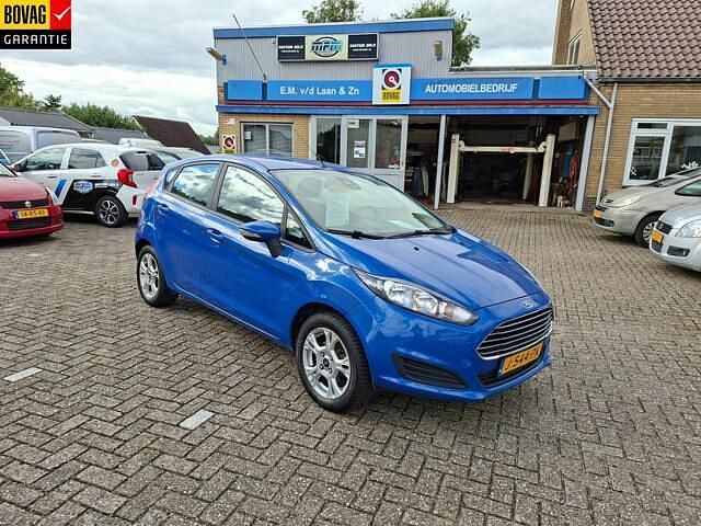 Blauw (metallic) Gebruikt 2013 Ford Fiesta Hatchback | € 4.950 (Eerlijke prijs) - Afbeelding 1/4