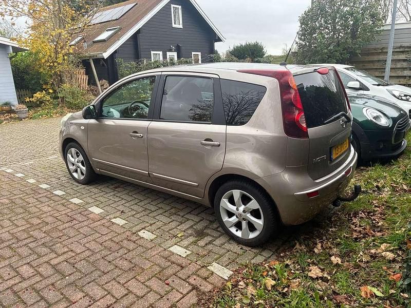 Beige Gebruikt 2009 Nissan Note Acenta MPV | € 2.150 (Eerlijke prijs) - Afbeelding 1/1