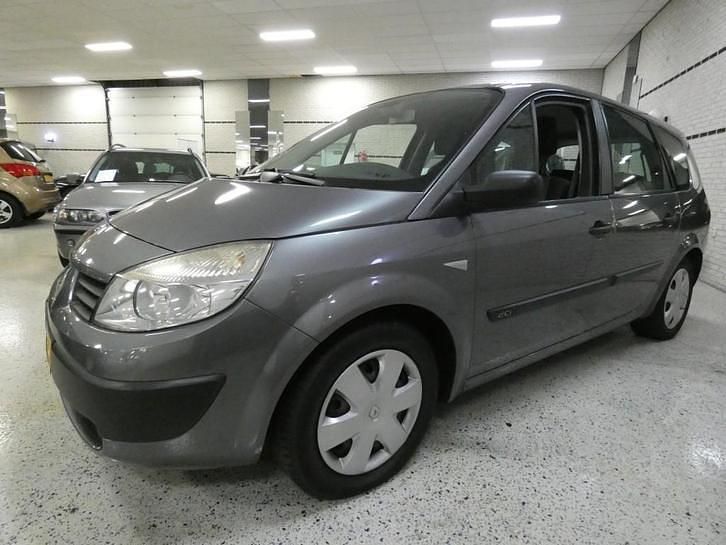 Grijs (metallic) Gebruikt 2005 Renault Grand Scénic II MPV | € 1.950 - Afbeelding 1/4