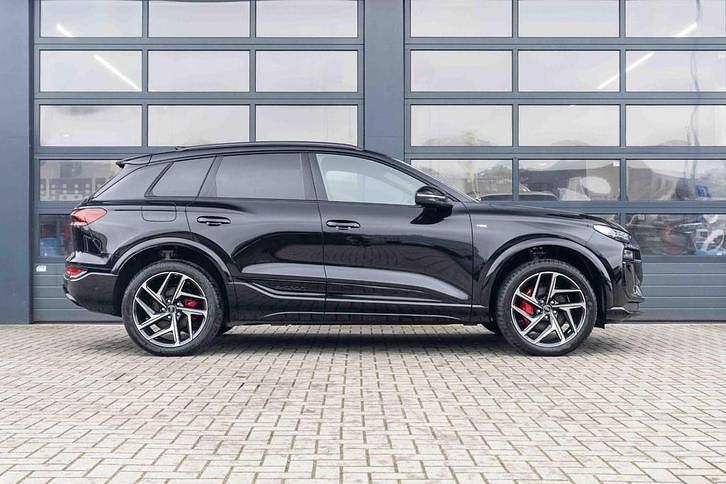 Nieuw Audi Q6 e-tron S-Line 239 kW (326 PK) 2025 Zwart SUV