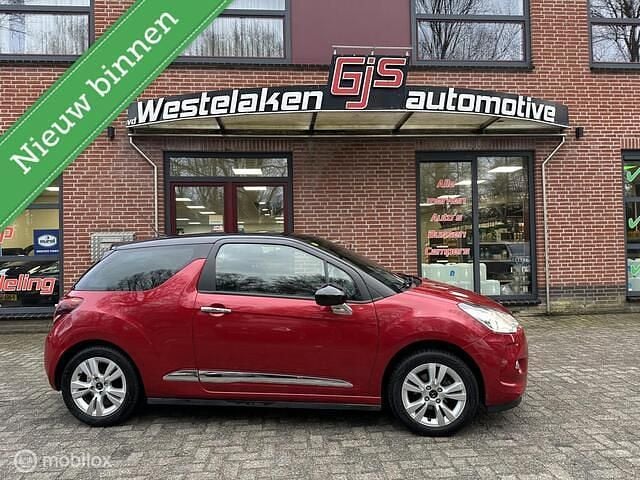 Rood Occasion 2015 DS Automobiles DS3 So Chic Hatchback | € 8.349 (Eerlijke prijs) - Afbeelding 1/4