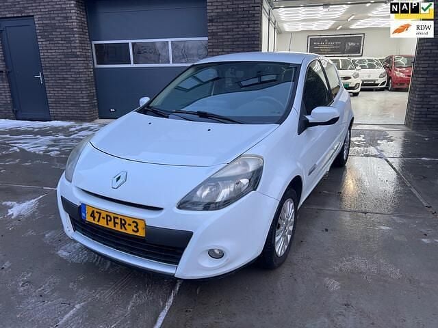 Wit Occasion 2011 Renault Clio II Collection Hatchback | € 3.250 (Iets duurder) - Afbeelding 1/4