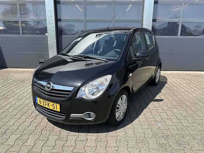 Zwart Gebruikt 2014 Opel Agila Edition Hatchback | € 6.835 (Iets duurder) - Afbeelding 1/4