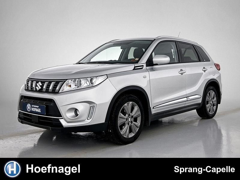 Grijs, metallic lak Gebruikt 2019 Suzuki Vitara SUV | € 19.950 (Eerlijke prijs) - Afbeelding 1/3