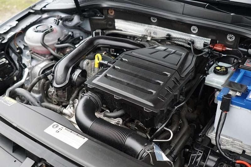 Occasion VW Golf VII Highline 110 PK (80 kW) 2018 Grijs (metallic) Hatchback