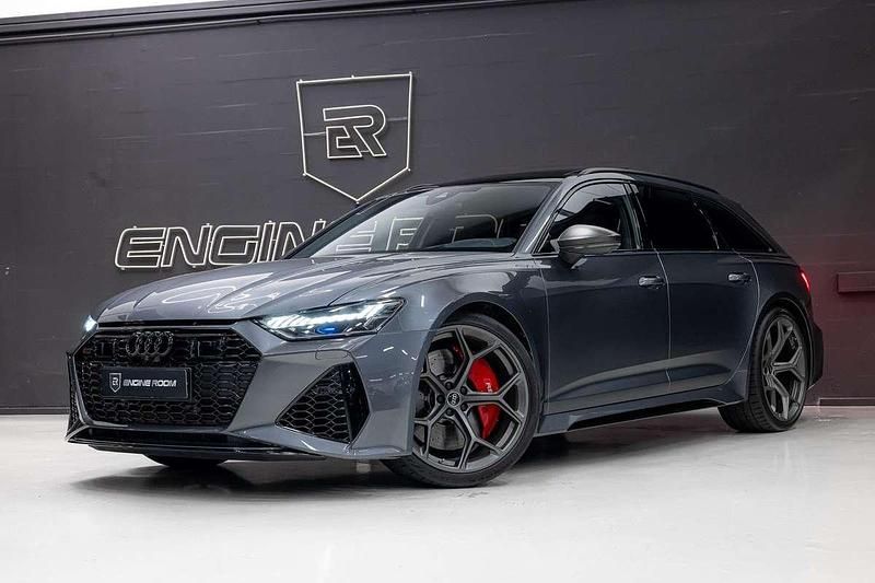 Grijs Gebruikt 2024 Audi RS6 Performance Stationwagen | € 194.900 - Afbeelding 1/4