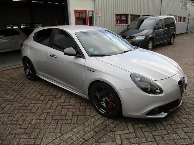 Occasion Alfa Romeo Giulietta Super 170 PK (125 kW) 2018 Grijs (metallic) Hatchback