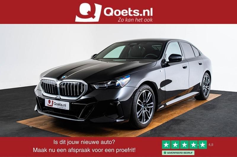 Zwart Gebruikt 2024 BMW 520 Comfort Edition Sedan | € 56.950 (Eerlijke prijs) - Afbeelding 1/4