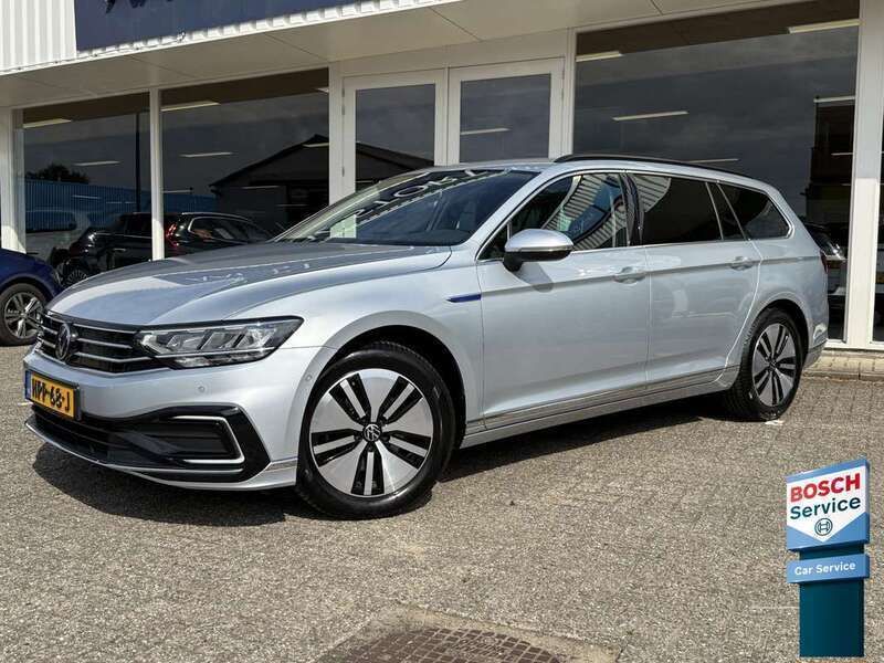 Grijs Gebruikt 2023 VW Passat Business Stationwagen | € 30.995 (Eerlijke prijs) - Afbeelding 1/3