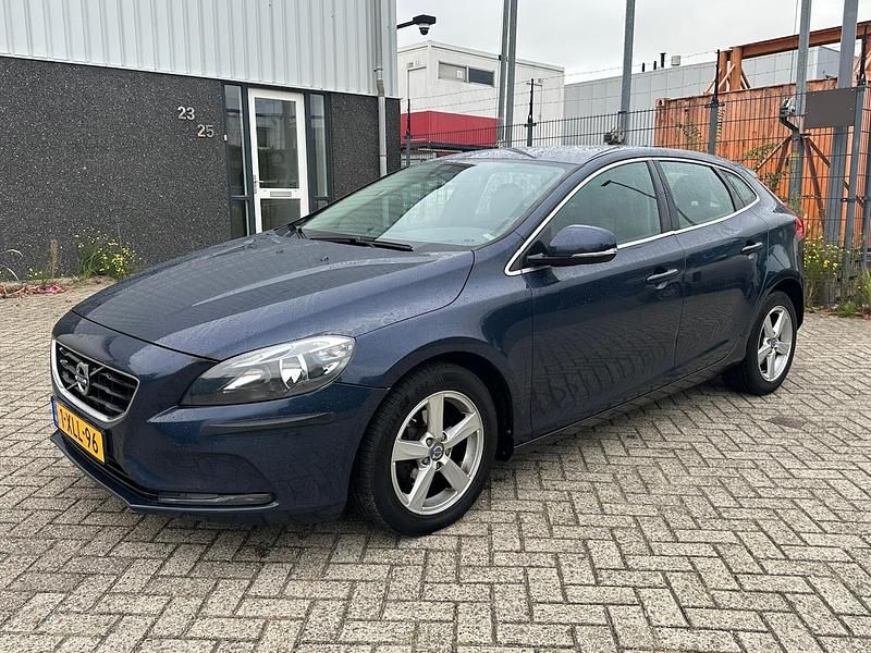 Blauw Gebruikt 2014 Volvo V40 Business Edition Hatchback | € 4.250 (Eerlijke prijs) - Afbeelding 1/4