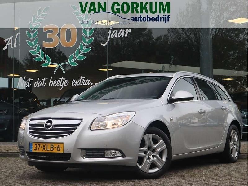 Grijs (metallic) Gebruikt 2012 Opel Insignia Edition Stationwagen | € 6.450 (Eerlijke prijs) - Afbeelding 1/4