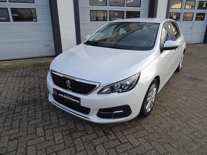 Wit (parellak) Gebruikt 2020 Peugeot 308 S Hatchback | € 11.950 (Eerlijke prijs) - Afbeelding 1/4