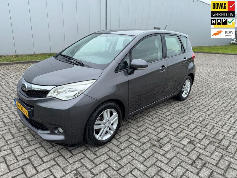 Grijs Gebruikt 2012 Subaru Trezia MPV | € 3.495 - Afbeelding 1/4
