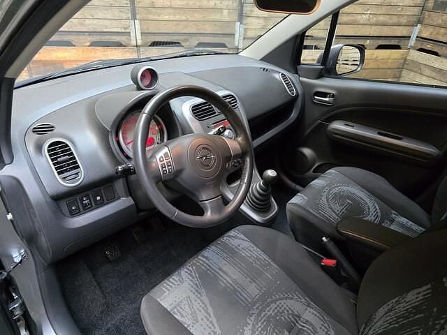 Occasion Opel Agila Edition 94 PK (69 kW) 2011 Grijs Hatchback