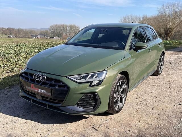 Nieuw Audi A3 S-Line 2025 Groen Sedan