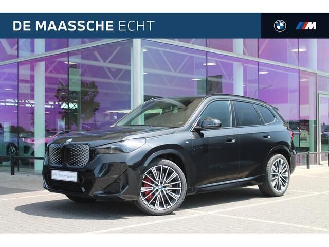 Zwart Gebruikt 2025 BMW iX1 Comfort Edition SUV | € 49.950 - Afbeelding 1/4