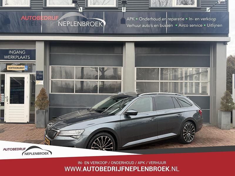 Grijs Occasion 2020 Skoda Superb Business Line Stationwagen | € 17.950 (Goede deal) - Afbeelding 1/4