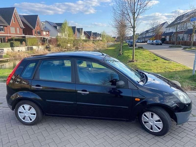 Zwart Gebruikt 2007 Ford Fiesta Hatchback | € 1.100 (Goede deal) - Afbeelding 1/4