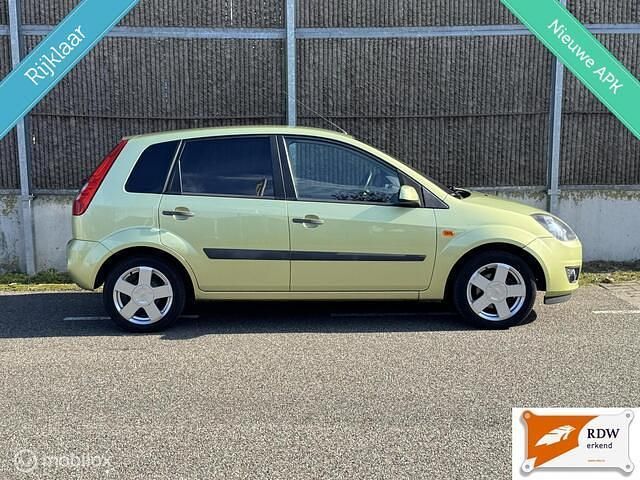 Occasion Ford Fiesta Ambiente 80 PK (58 kW) 2007 Groen Hatchback