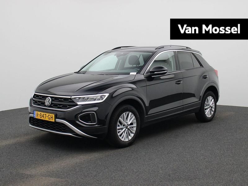 Zwart Gebruikt 2022 VW T-Roc Life SUV | € 22.700 (Eerlijke prijs) - Afbeelding 1/4