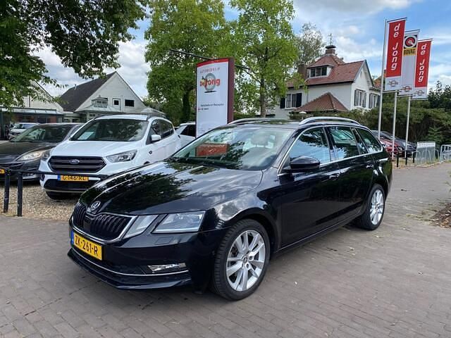 Zwart Gebruikt 2019 Skoda Octavia Style Stationwagen | € 15.950 (Iets duurder) - Afbeelding 1/4
