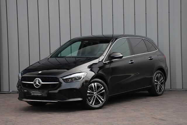 Zwart Occasion 2024 Mercedes E250 Luxury MPV | € 38.950 (Eerlijke prijs) - Afbeelding 1/4
