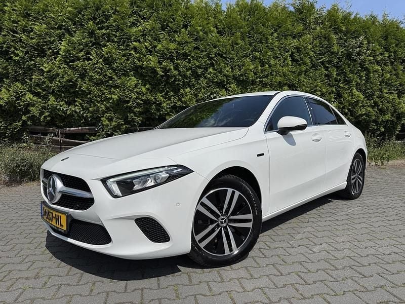 Wit Gebruikt 2020 Mercedes A250 Business Sedan | € 26.950 (Eerlijke prijs) - Afbeelding 1/4
