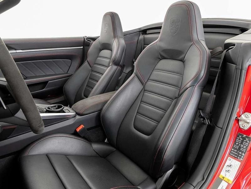 Occasion Porsche 992 650 PK (478 kW) 2022 Rood Cabriolet