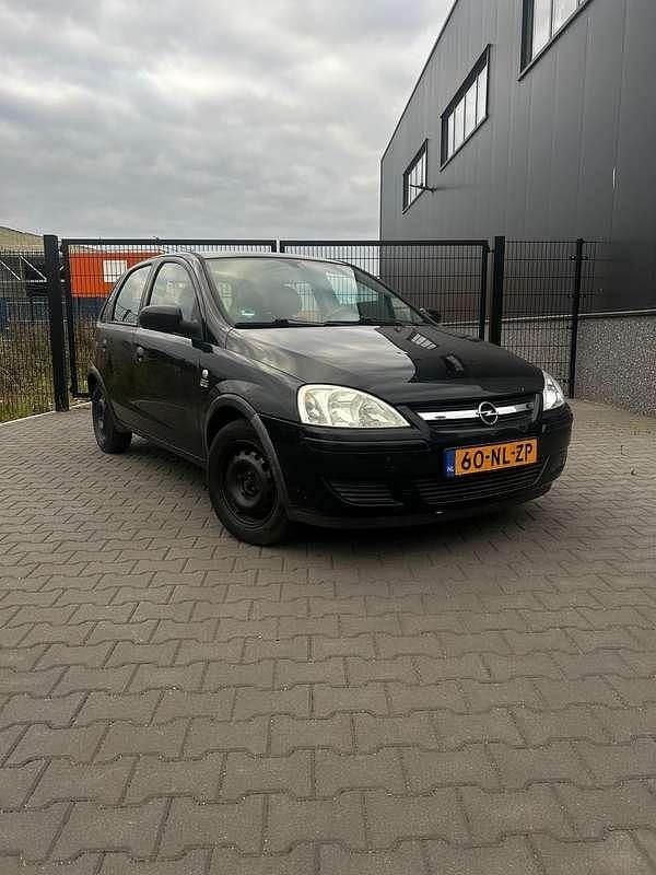 Zwart Gebruikt 2003 Opel Corsa Hatchback | € 800 (Eerlijke prijs) - Afbeelding 1/4