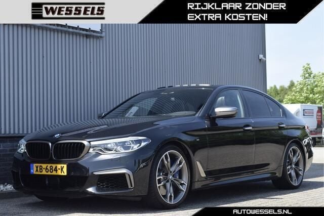 Zwart, metallic lak Gebruikt 2018 BMW M550 Executive Sedan | € 47.950 (Iets duurder) - Afbeelding 1/4