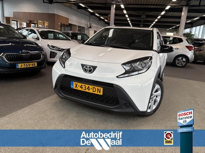 Wit Occasion 2023 Toyota Aygo X Play SUV | € 16.900 (Goede deal) - Afbeelding 1/4
