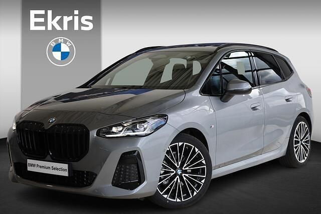 Grijs Gebruikt 2025 BMW 220 M Sport Stationwagen | € 49.900 (Duur) - Afbeelding 1/4