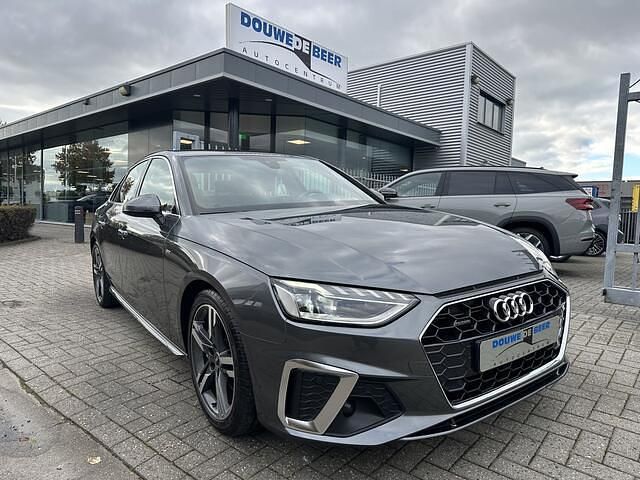 Grijs Gebruikt 2021 Audi A4 Sedan | € 29.500 (Eerlijke prijs) - Afbeelding 1/4