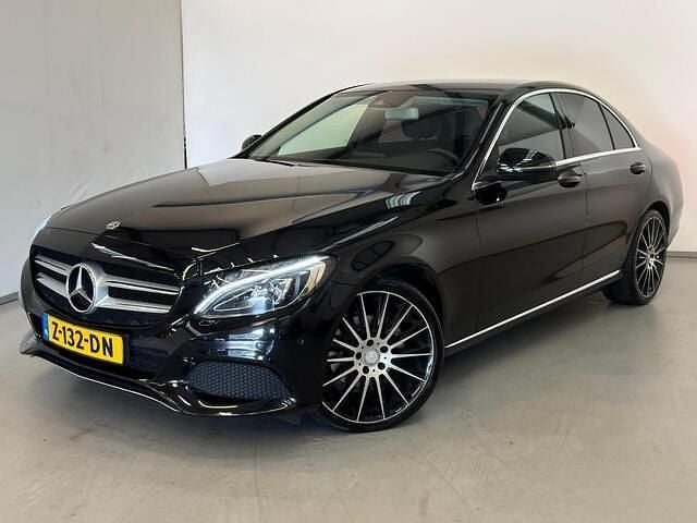Zwart Occasion 2018 Mercedes C180 Sedan | € 19.950 (Eerlijke prijs) - Afbeelding 1/4