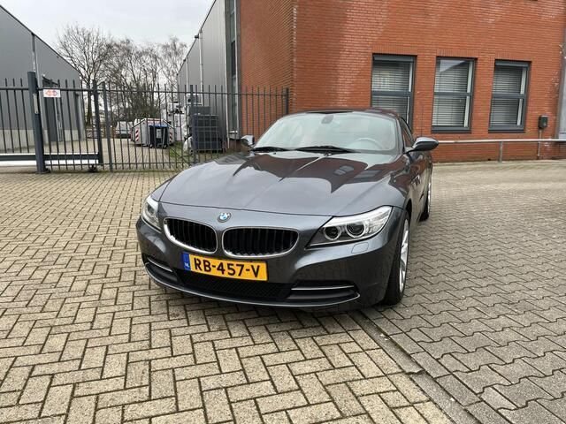 Grijs, metallic lak Gebruikt 2014 BMW Z4 Cabriolet | € 18.450 (Goede deal) - Afbeelding 1/4