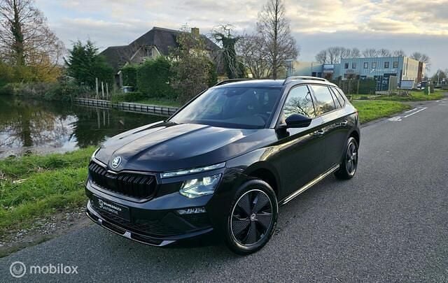 Zwart Gebruikt 2024 Skoda Kamiq Monte Carlo SUV | € 30.995 (Eerlijke prijs) - Afbeelding 1/4