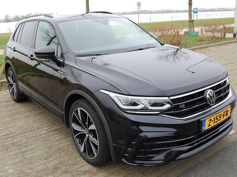 Zwart Occasion 2022 VW Tiguan R-line SUV | € 37.500 (Super prijs) - Afbeelding 1/4