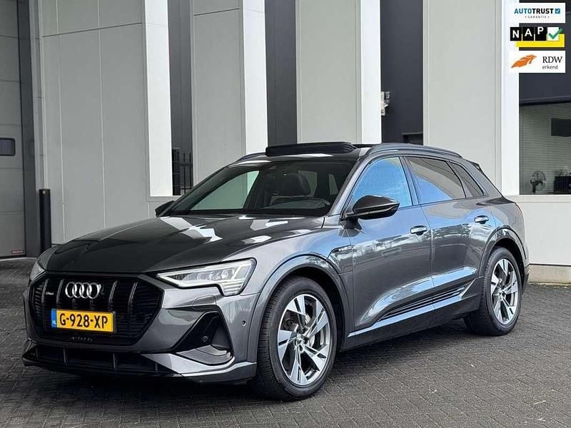 Grijs Occasion 2019 Audi e-tron S-Line SUV | € 26.945 - Afbeelding 1/4