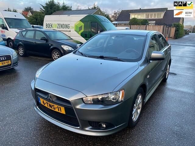 Grijs Gebruikt 2014 Mitsubishi Lancer Sportback Edition Hatchback | € 5.950 (Eerlijke prijs) - Afbeelding 1/4