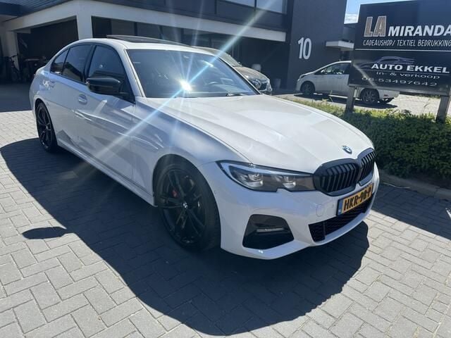 Wit Gebruikt 2022 BMW 318 Executive Sedan | € 36.950 (Iets duurder) - Afbeelding 1/4