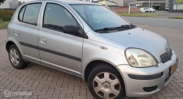 Grijs Gebruikt 2003 Toyota Yaris Terra Hatchback | € 1.000 (Goede deal) - Afbeelding 1/2