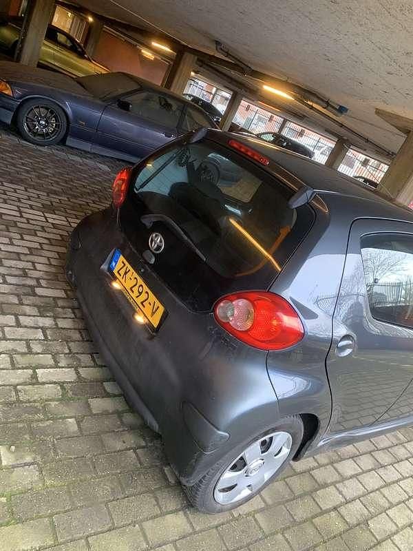 Occasion Toyota Aygo 68 PK (50 kW) 2005 Grijs Hatchback