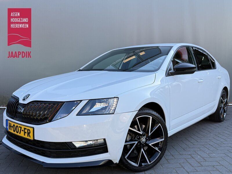 Wit Gebruikt 2020 Skoda Octavia Business Line Hatchback | € 18.899 (Eerlijke prijs) - Afbeelding 1/3