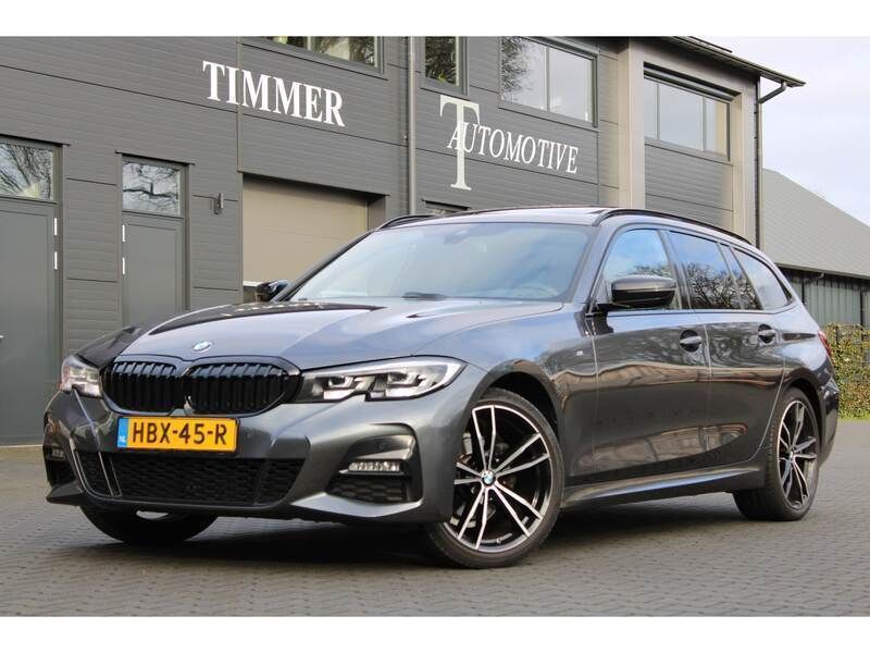 Grijs Gebruikt 2021 BMW 318 Executive Stationwagen | € 35.500 (Iets duurder) - Afbeelding 1/4