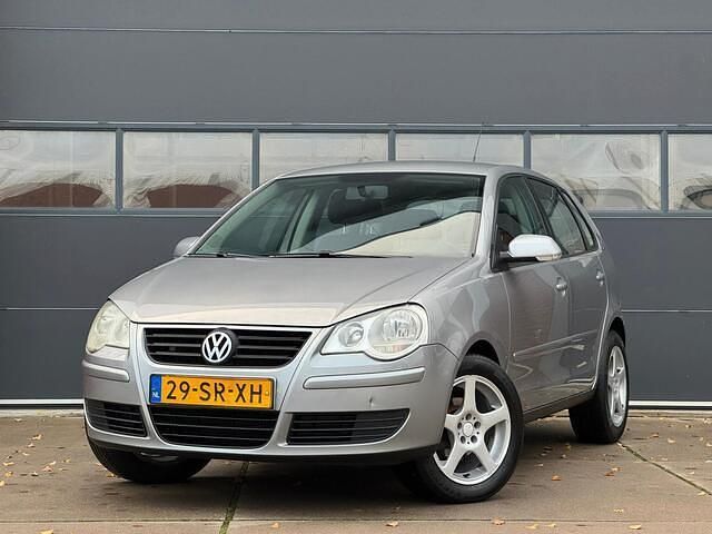 Grijs Gebruikt 2006 VW Polo Hatchback | € 3.750 (Iets duurder) - Afbeelding 1/4