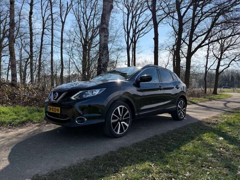 Zwart, metallic lak Gebruikt 2014 Nissan Qashqai Tekna SUV | € 12.500 (Eerlijke prijs) - Afbeelding 1/4